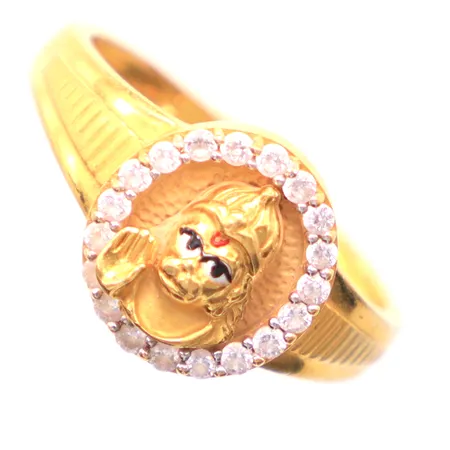 Ring med vita stenar, Ø19¾, bredd: ca 2,3-12,6mm, 22K.  Vikt: 5,8 g