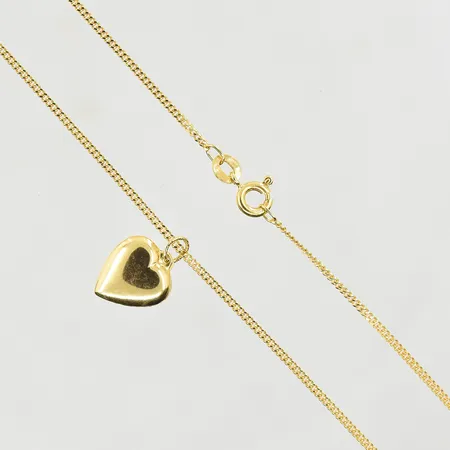 Kedja Pansar med hänge hjärta, längd 43½ cm, länkens bredd 1 mm, längd hänge 15 mm, 18K. Vikt: 3,6 g
