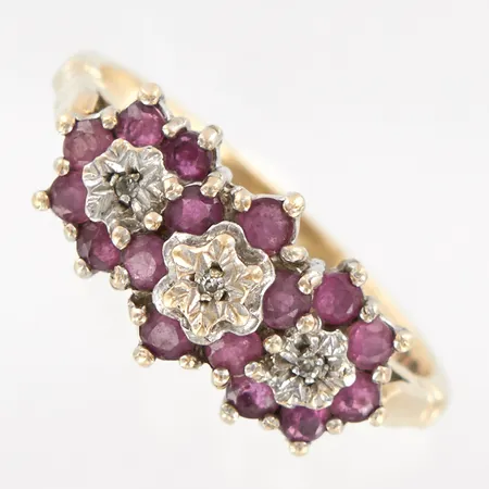 Ring, rubiner, diamanter, stl 18, bredd: 1,8mm-9,2mm, 9K Vikt: 2,9 g