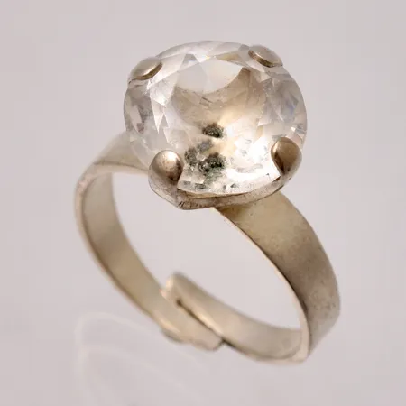 Ring i silver, stl 17, öppen skena, bredd 3,8-12,5mm, 1st vit sten, mått Ø11,6mm, 830/1000, vikt 4,07g.