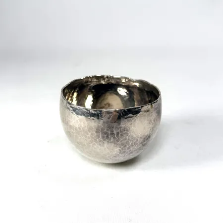 Skål Rey Urban, hamrad yta, Ø7mm, höjd 5cm, Silver 925/1000 Vikt: 93 g