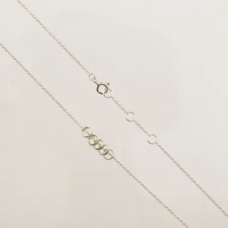 Kedja med integrerade hängen, längd 40,5-43cm, bredd 0,9mm, 925/1000 silver Vikt: 1,9 g