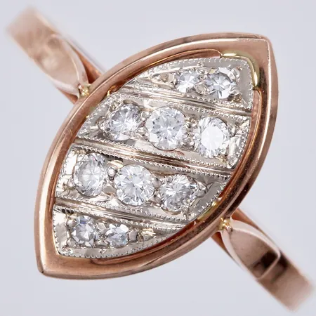 Ring med diamanter ca 6x0,03ctm 4x0,01ct, stl: 17½, bredd: ca 2-15mm, 14K Vikt: 3,3 g