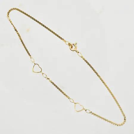 Fotlänk med hjärtan, längd 24½ cm, länkens bredd 2 mm, 18K. Vikt: 3 g