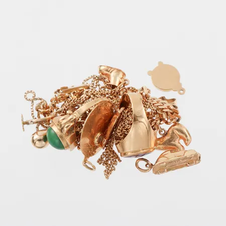 Trasigt guld,någon med stenar,18k. Vikt: 28,8 g