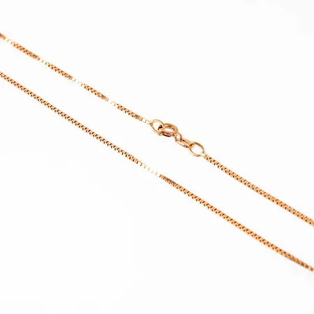 Kedja, Venezia i 18K guld. Den är 38 cm lång, 1 mm bred och väger 4,0g. Fint skick. Stämplad Svedbom & Co, Balestra. Springring. 