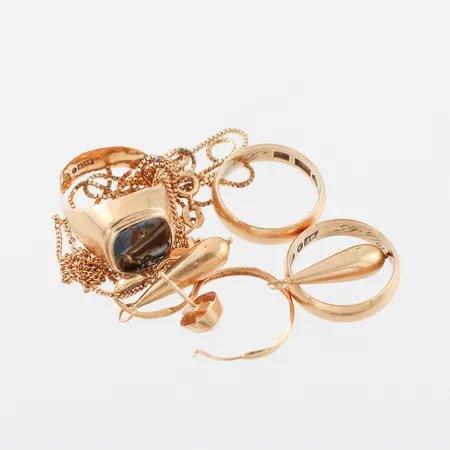 Trasigt guld, någon med sten,18k. Vikt: 20,7 g