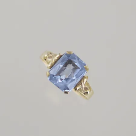 Ring med sten 50-tal, Ø 18 mm, bredd 10 mm,18K Vikt: 2,3 g