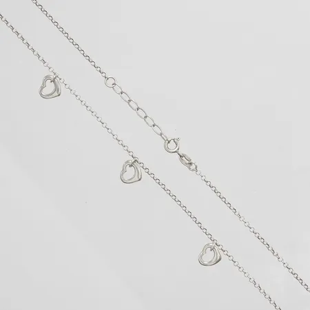 Collier, hjärtan, längd ca 37,5-40,5cm, bredd 1,5-11mm, GHA, 925/1000 silver Vikt: 4,1 g