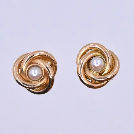 Ett par örhänge med pärlor, Ø8 mm, 18K. Vikt: 1,3 g