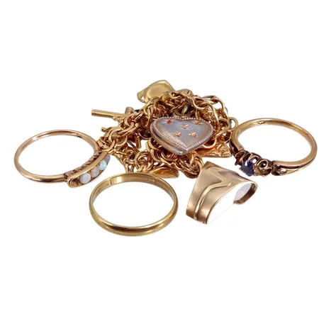 Diverse smycken, 14K guld - bruttovikt 5,3g, 18K guld - bruttovikt 13,7g (en berlock i silver), slitage, defekter och gravyrer