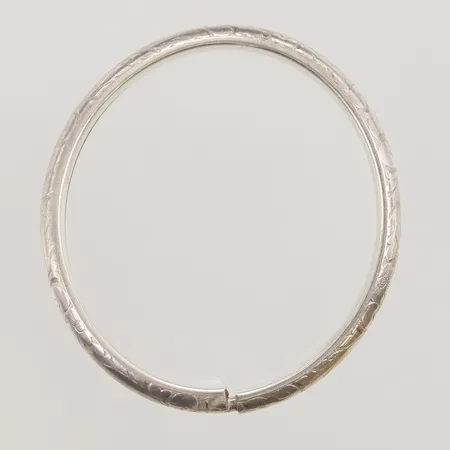 Stelt armband, innermått: 63x57mm, bredd: 7,9mm, 830/1000 silver, 19,9g.