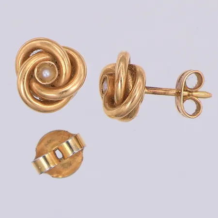 Ett par örhängen, liten pärla, 9mm, en stopp i metall, ej med i vikt, 18K Vikt: 2,2 g