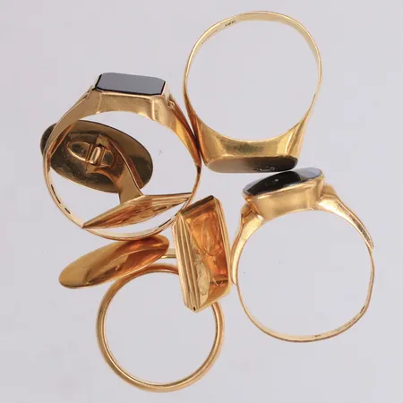 Diverse guld, gravyr, skevheter, sten, 18K Vikt: 25,1 g