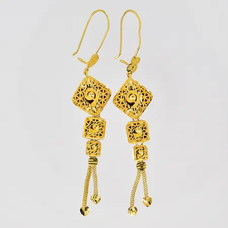 Ett par örhängen, längd 72mm, 21K Vikt: 6,9 g