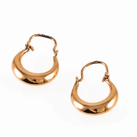 Små mormorscreoler i 18K guld. Det är mm långa 18 mm långa, 3 mm breda nertill och väger 1,5g. 