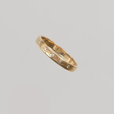 Ring med diamanter 5 x ca. 0,01ct, Ø19, bredd: 3,2mm, 18K, 2,8g.