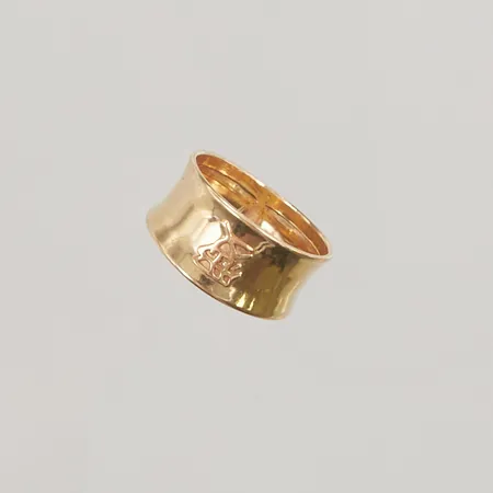 Ring, Ø16, bredd: 6,6-8,7mm, Guldfynd, 18K, 2,0g.