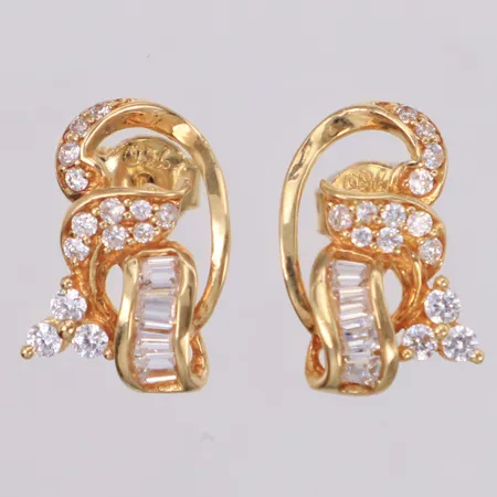 Ett par örhängen med vita stenar, bredd 14,2mm, 18K Vikt: 2,9 g