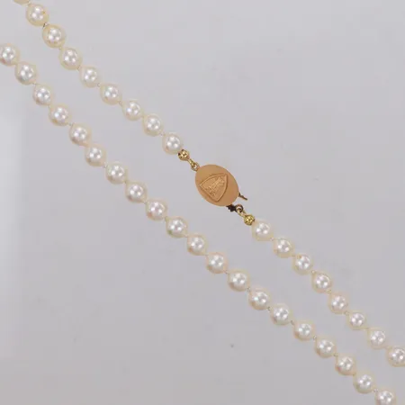 Pärlcollier med guldlås, Sankt Erik, längd ca 48cm, gravyr, 18K Vikt: 25,7 g