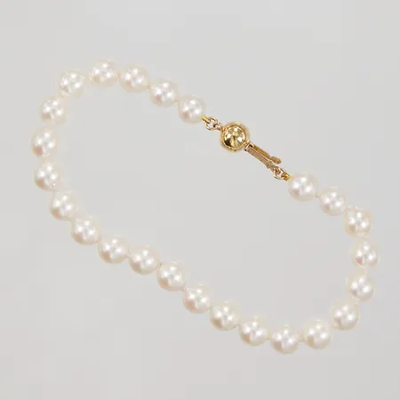 Pärlarmband, akoyapärlor, 19cm, Ø6,9mm, GHA, lås i 18K, Bruttovikt: 12g.