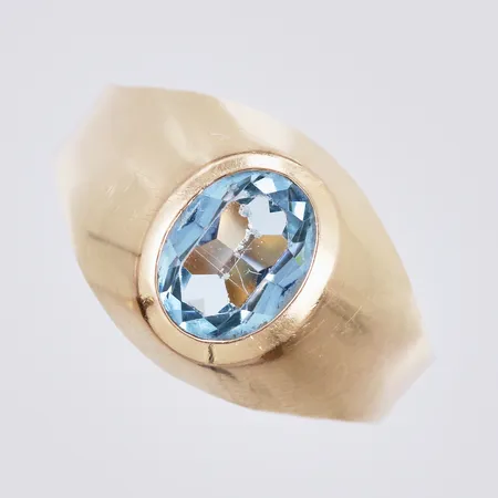 Ring med syntetisk sten, svensk importstämpel, stl: 16, bredd ca 3-10mm, 18K Vikt: 2,2 g
