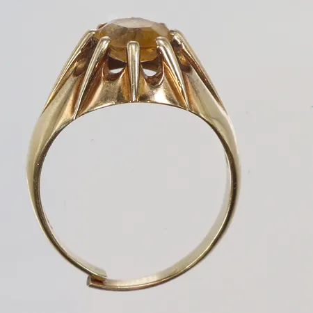Ring med gul sten, defekt, bruttovikt 4,7g 