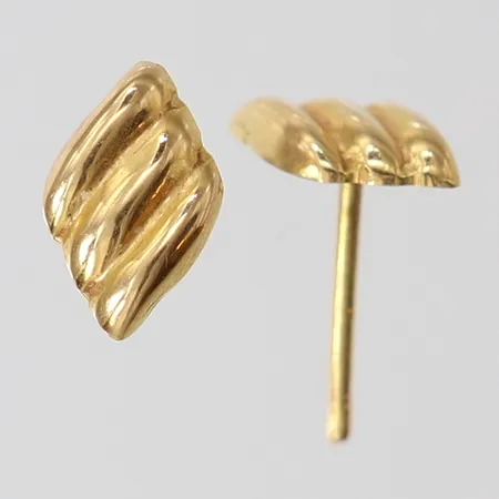 Ett par örhängen, Ø6mm, saknar snurrebussar, 18K.  Vikt: 0,7 g