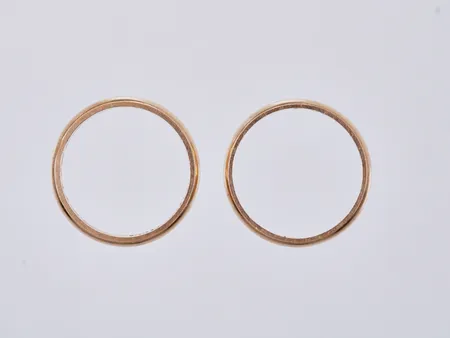 2 ringar graverade, stl: 17, bredd ca 4mm, 18K Vikt: 7,3 g