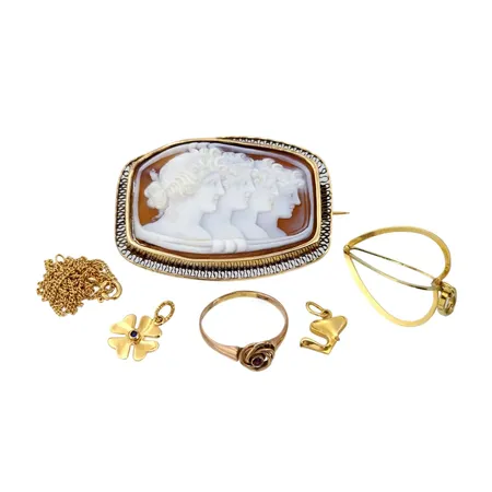 Diverse guldsmycken, 9 - 18K, 18K vikt inklusive camé 14,0g, ring 9K, 1,4g, hänge 3D-hjärta, 14K guld, 1,6g