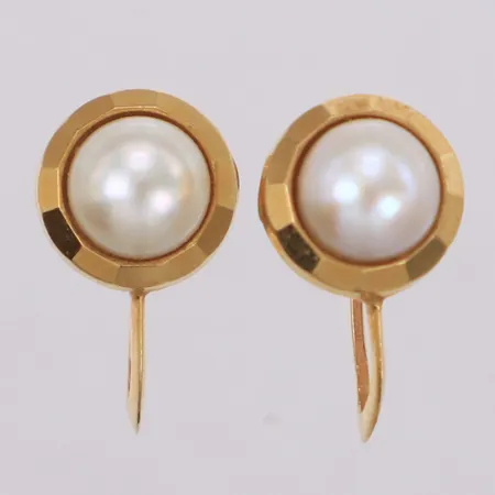 Ett par örhängen med odlade pärlor, 17x15mm, 18K Vikt: 2,6 g