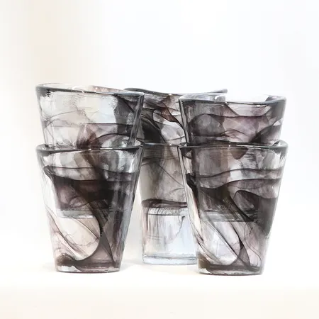 Sex dricksglas/ tumblerglas"Mine" Ulrica Hydman-Vallien för Kosta Boda, höjd ca 11,5cm, svarta Skickas med postpaket.