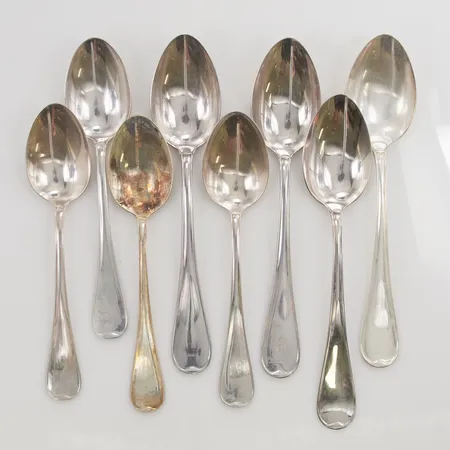 8 Skedar, modell: Svensk rund, 16-18cm, 830/1000 silver, 285,9g.