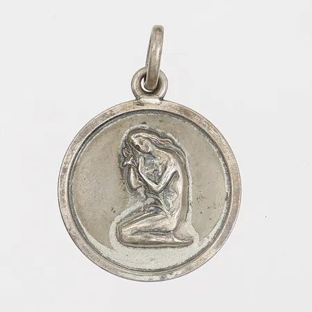 Hänge, längd 25mm inklusive ögla, bredd 18mm, 835/1000 silver Vikt: 3,3 g