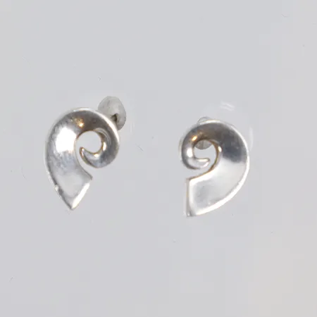 Ett par örhängen, 10x7mm, saknar snurrebussar, silver 925/1000 Vikt: 1,9 g