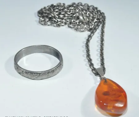 Halskedja med hänge + 1 ojämn ring ,längd , 50cm , Ø 18 mm silver Vikt: 9,6 g