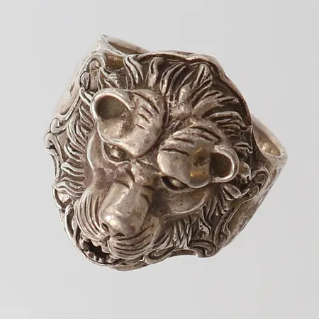 Ring lejon, stl 20½, bredd ca 6-24mm, silver  Vikt: 12,7 g