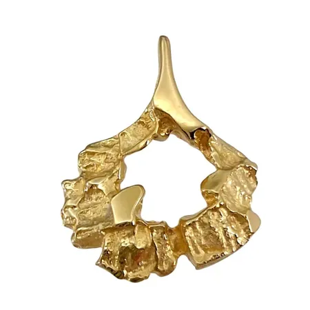 Hänge, 18K guld, strukturmönstrad modell, svensk kontrollstämpel, längd 16 mm, bredd 13 mm, fint skick Vikt: 1,2 g