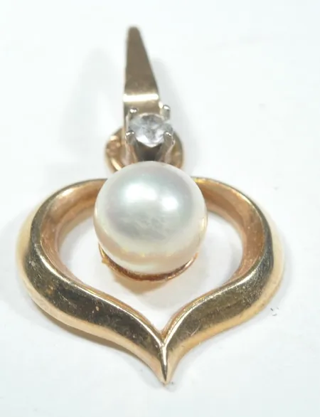 hänge hjärta m pärla o vit sten 18k 1,5 gr L 25 mm inkl ögla Vikt: 1,5 g