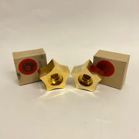 Två Ljushållare, Svenskt Tenn, höjd ca 4cm, Ø8cm, mässing, en box med märken