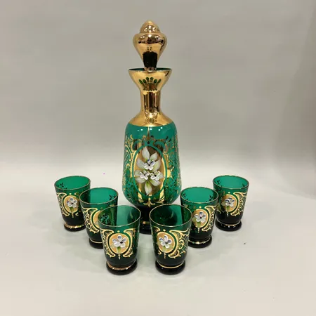 Snapsservis, 7 delar, förgylld och målad dekor, turkos, glashöjd 6,5cm, Ø4,5cm, karaffhöjd 26cm.