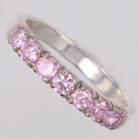 Ring med rosa stenar, stl 18, bredd 3,3mm, 925/1000 silver Vikt: 2,6 g