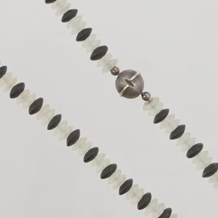 Stencollier, 42,5cm, silverlås med förgyllda detaljer Vikt: 0 g