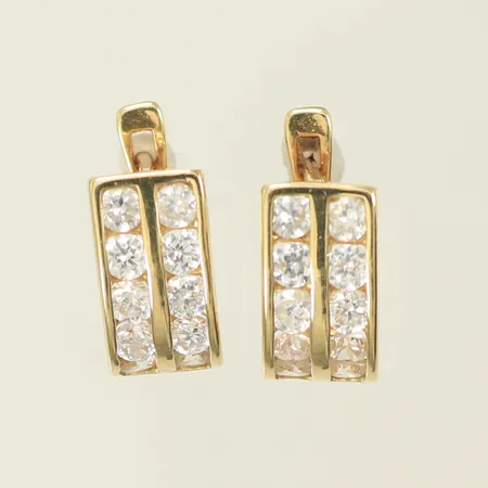 Ett par örhängen med vita stenar, 12x6mm, 14K Vikt: 1,9 g