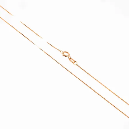 Kedja, venezia, i 18K guld. Den är 36 cm lång, 0,65 mm bred och väger 1,0g. Springring. Stämplad GHA (Guldfynd) 750.