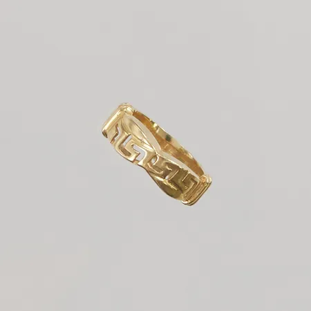 Ring, Ø15¾, bredd: 3,6-5,9mm, 18K, 3,8g.