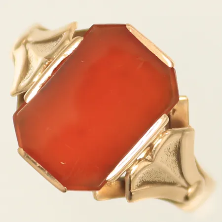 Ring med orange sten, stl 21, bredd 4-15mm, 14K Vikt: 5,5 g