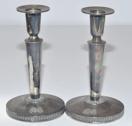 2 st silverljustakar grav350,7 gr H 15,5 cm Vikt: 175 g