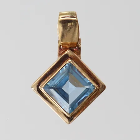 Hänge med blå sten, 23,5x16mm ink ögla, 14K. Vikt: 3,2 g