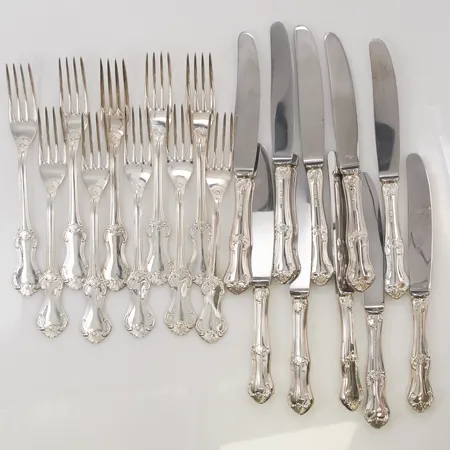 Bestickuppsättning, modell: Patricia, med 10 Förrättsgafflar, 15,3cm samt 10 Förrättsknivar med blad i rostfritt stål, 17,2cm, 830/1000 silver, 615,2g.